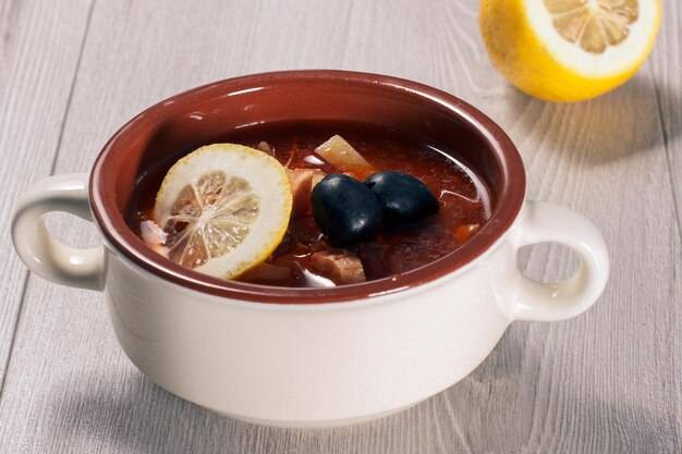 Jak zrobić zupę śliwkową z kompotu?